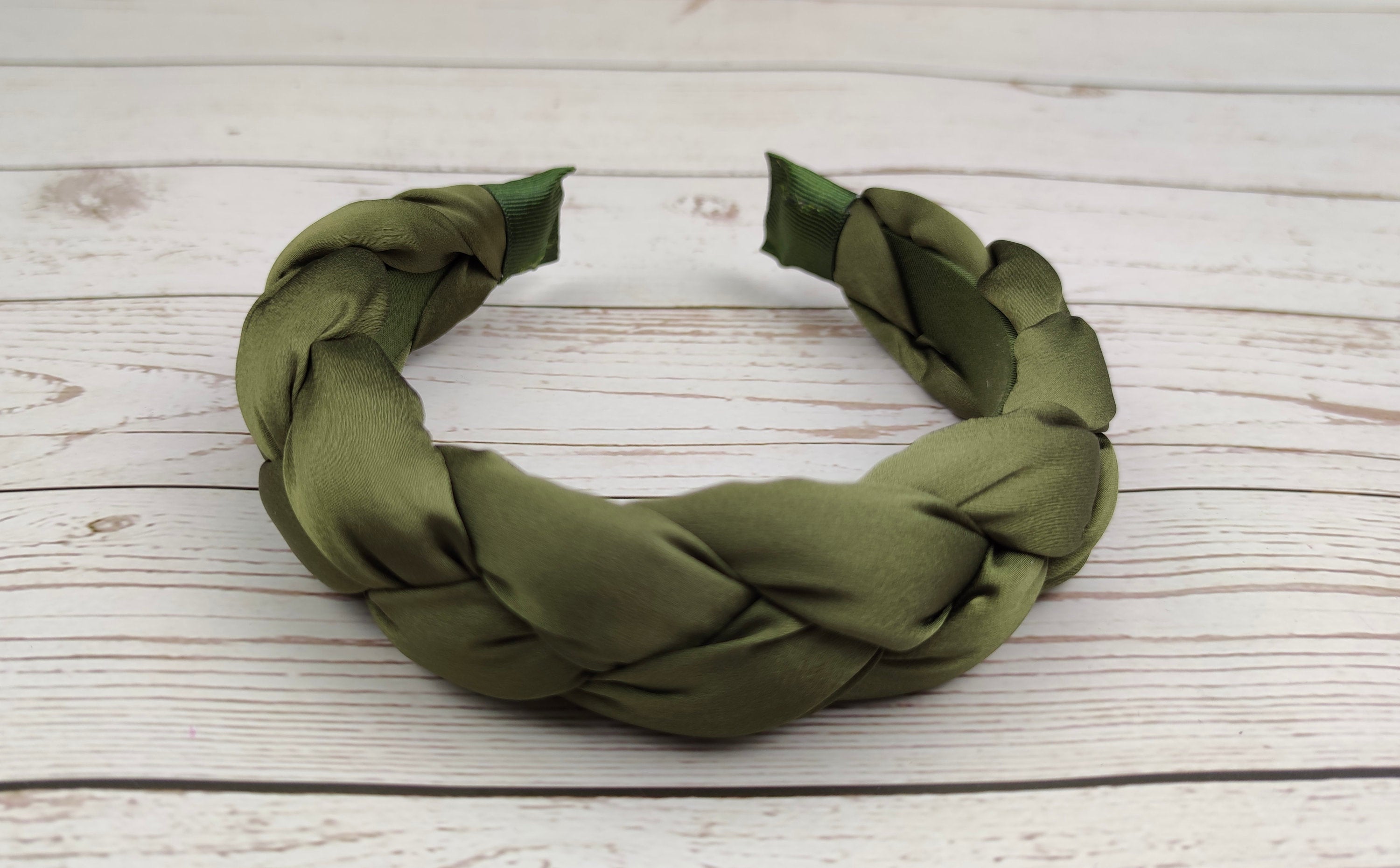 Stay on-trend with this stylish army green satin headband, featuring a chic knotted design for any occasion.