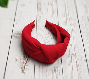 Want to keep your hair looking neat and tidy all summer long? Our knotted headbands are the perfect solution! Made from soft and durable materials, these headbands are perfect for holding your hair in place all day long.