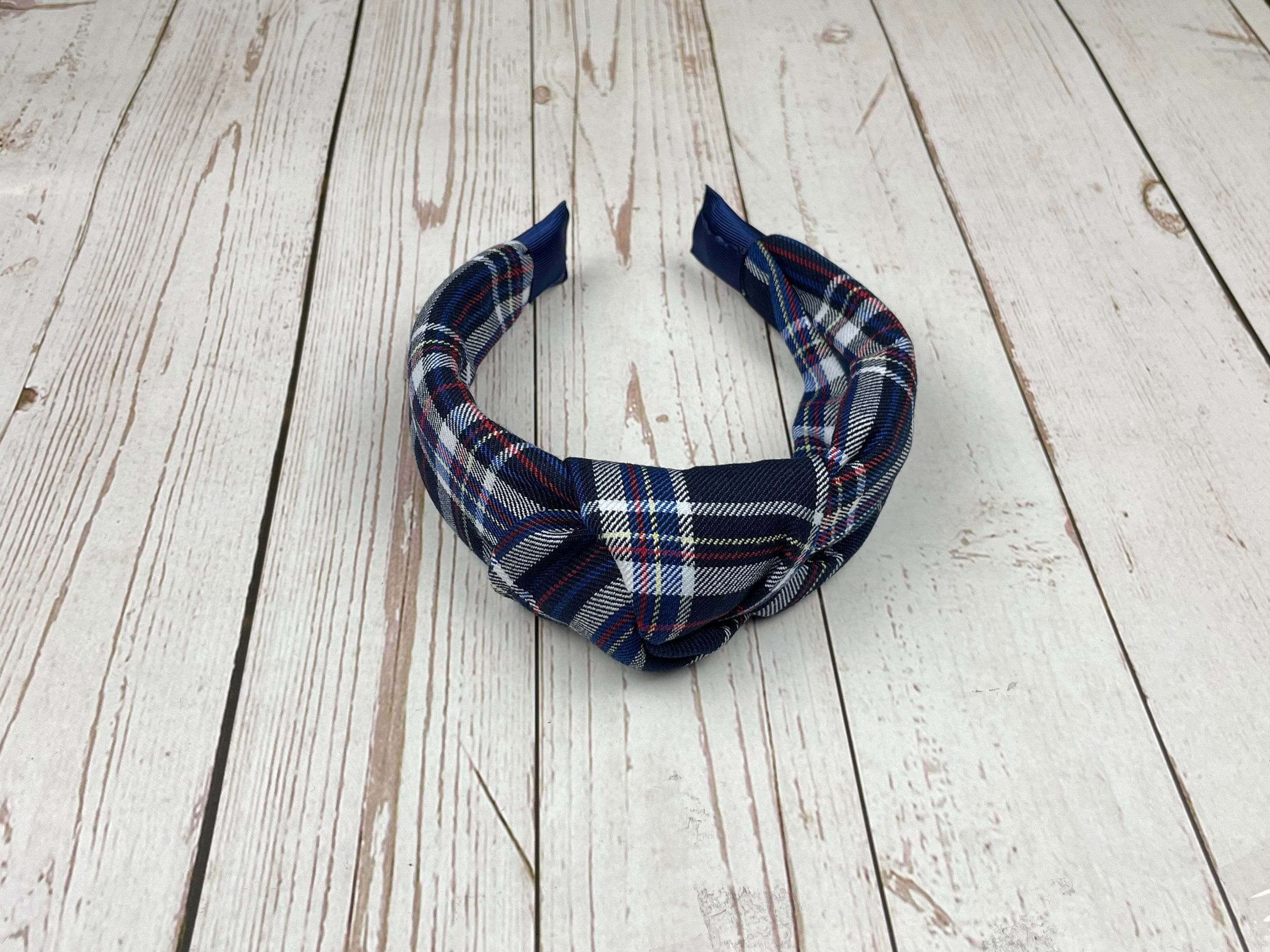Get your hands on this adorable and stylish plaid pattern headband. It is the perfect accessory for autumn and will help you add a pop of color to your outfit.