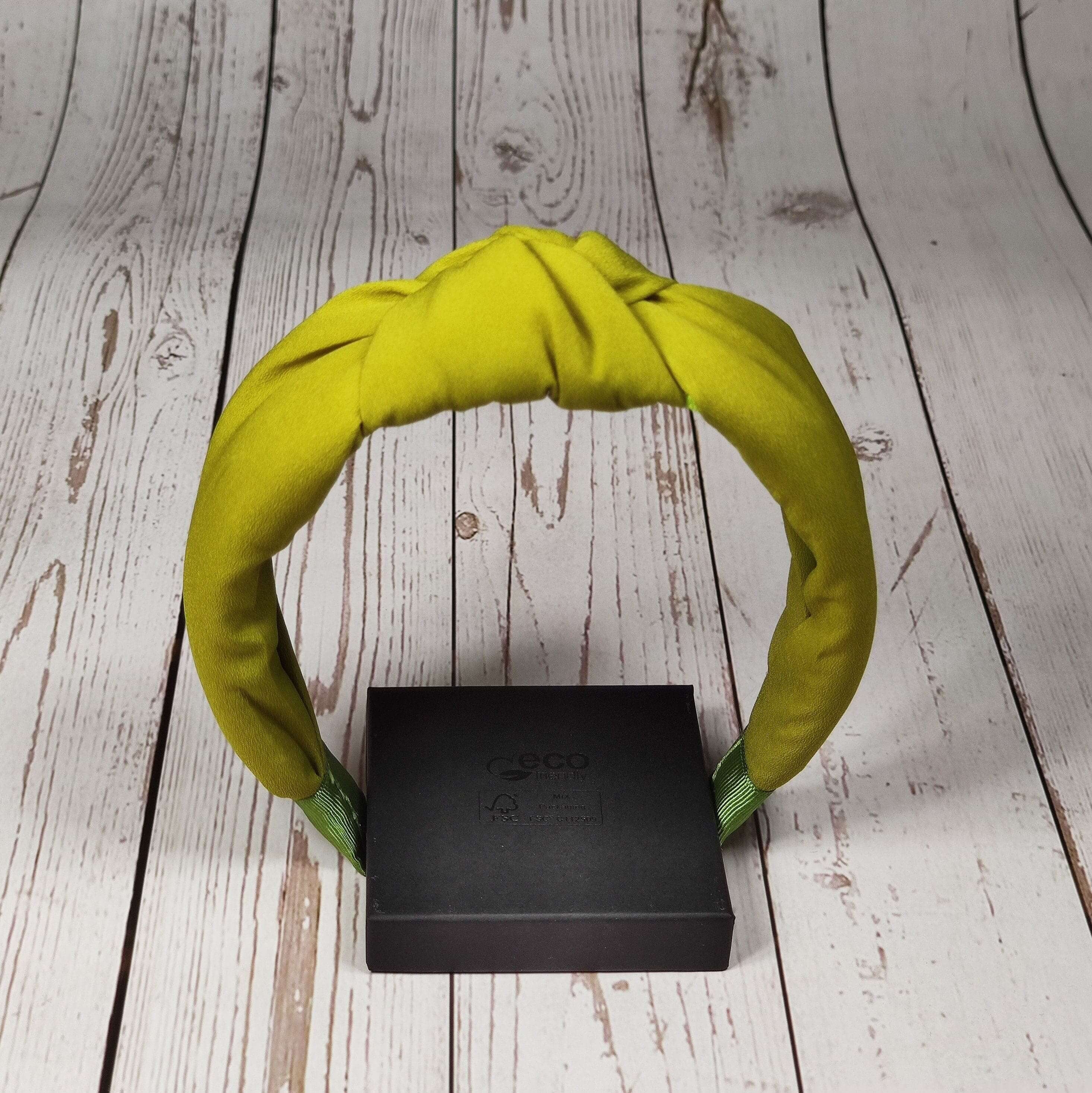 Looking for the perfect summer headband? Look no further than our wide selection of light green, lime green, and green cotton headbands. Our twist headband is perfect for a unique look, and our Alice band offers a comfortable fit.