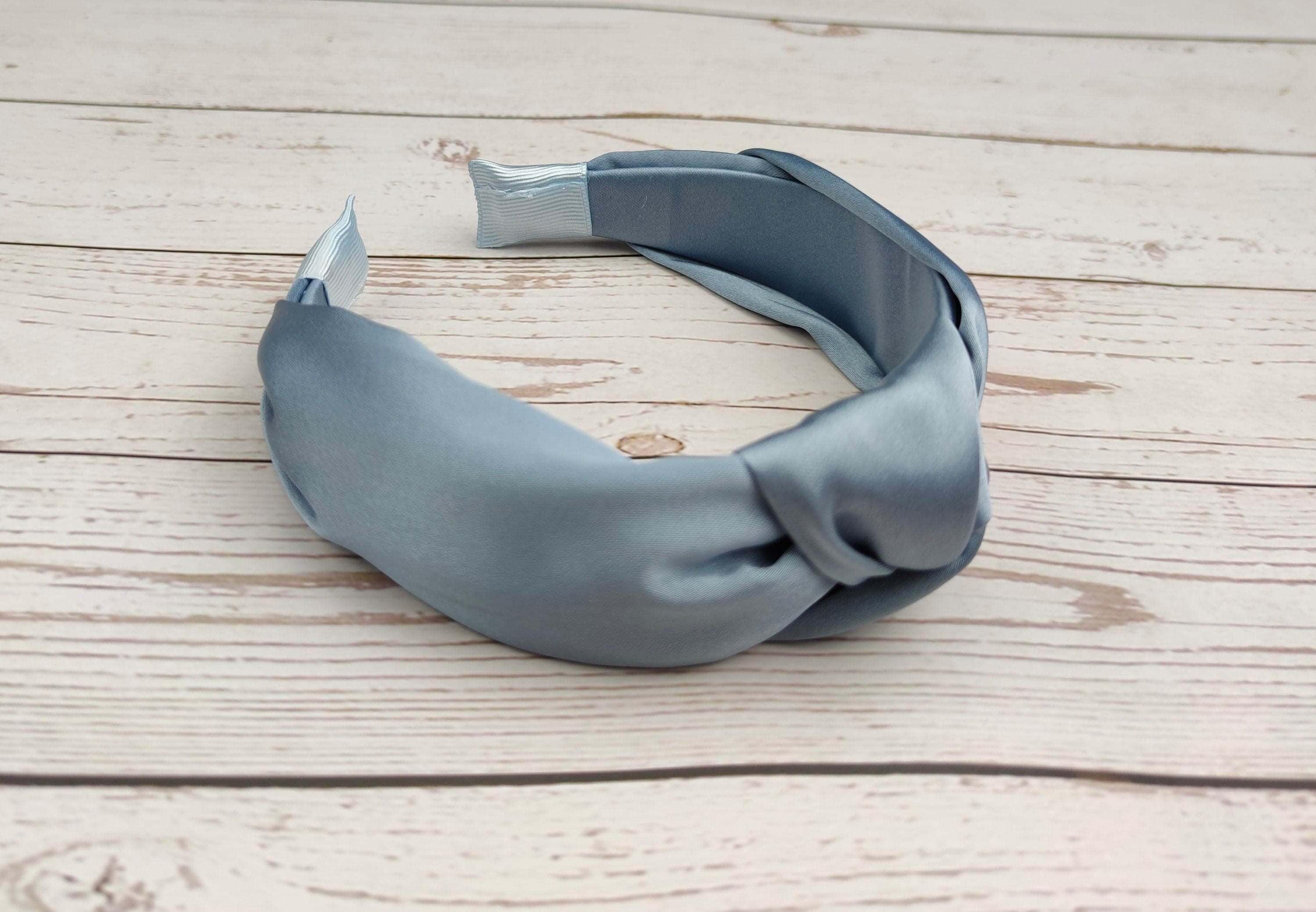 Transform your look with this bright blue satin headband, perfect for any occasion and without padding for ultimate comfort.