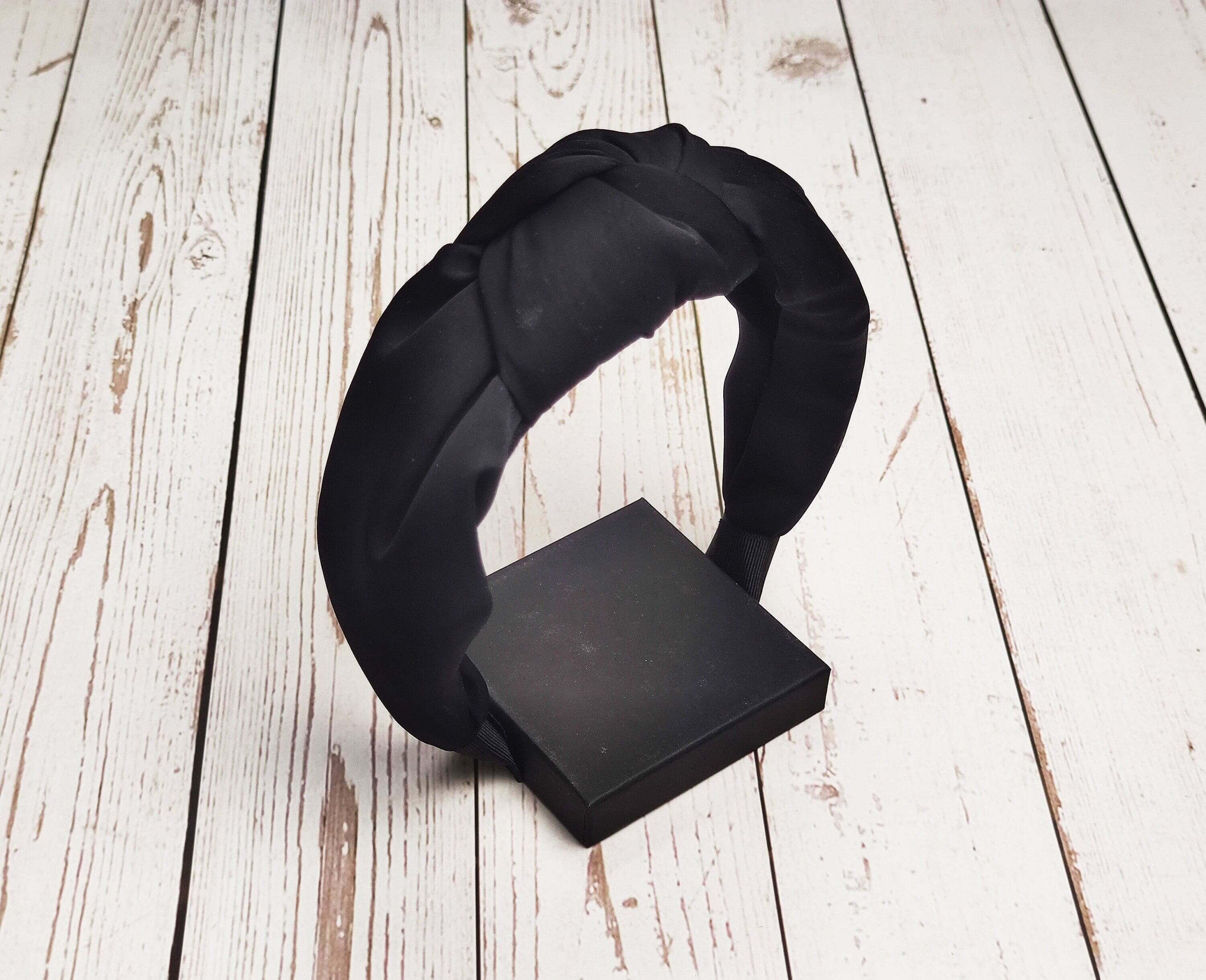 Get that polished look for special events or weddings with a black twist knot headband! Made from soft, luxurious materials, they will keep your hair styled and looking perfect all evening long.