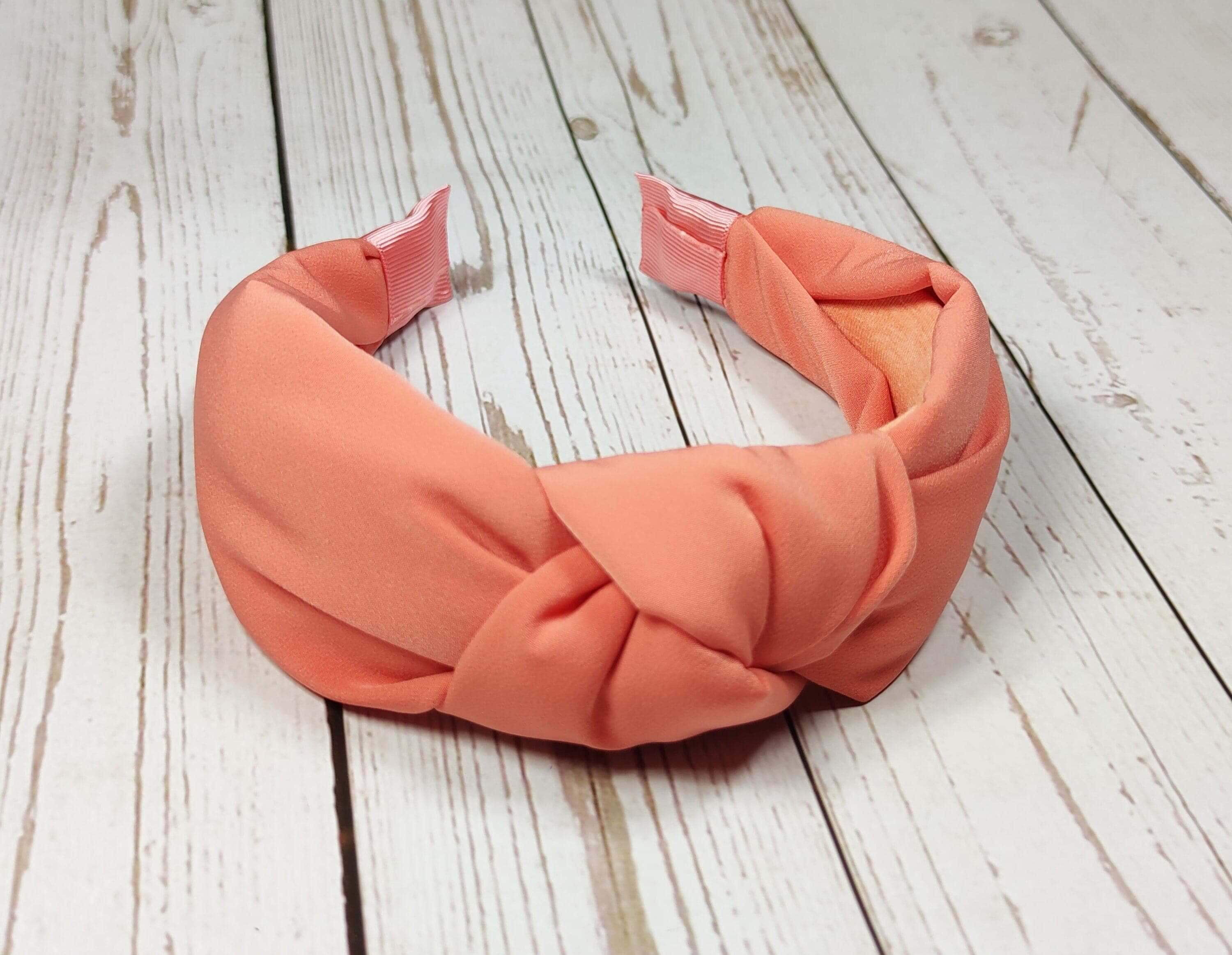 Make a statement with our trendy and fashionable headbands. From coral orange color bands to women&#39;s Stylish headbands, we have everything you need to add some extra oomph to your look.