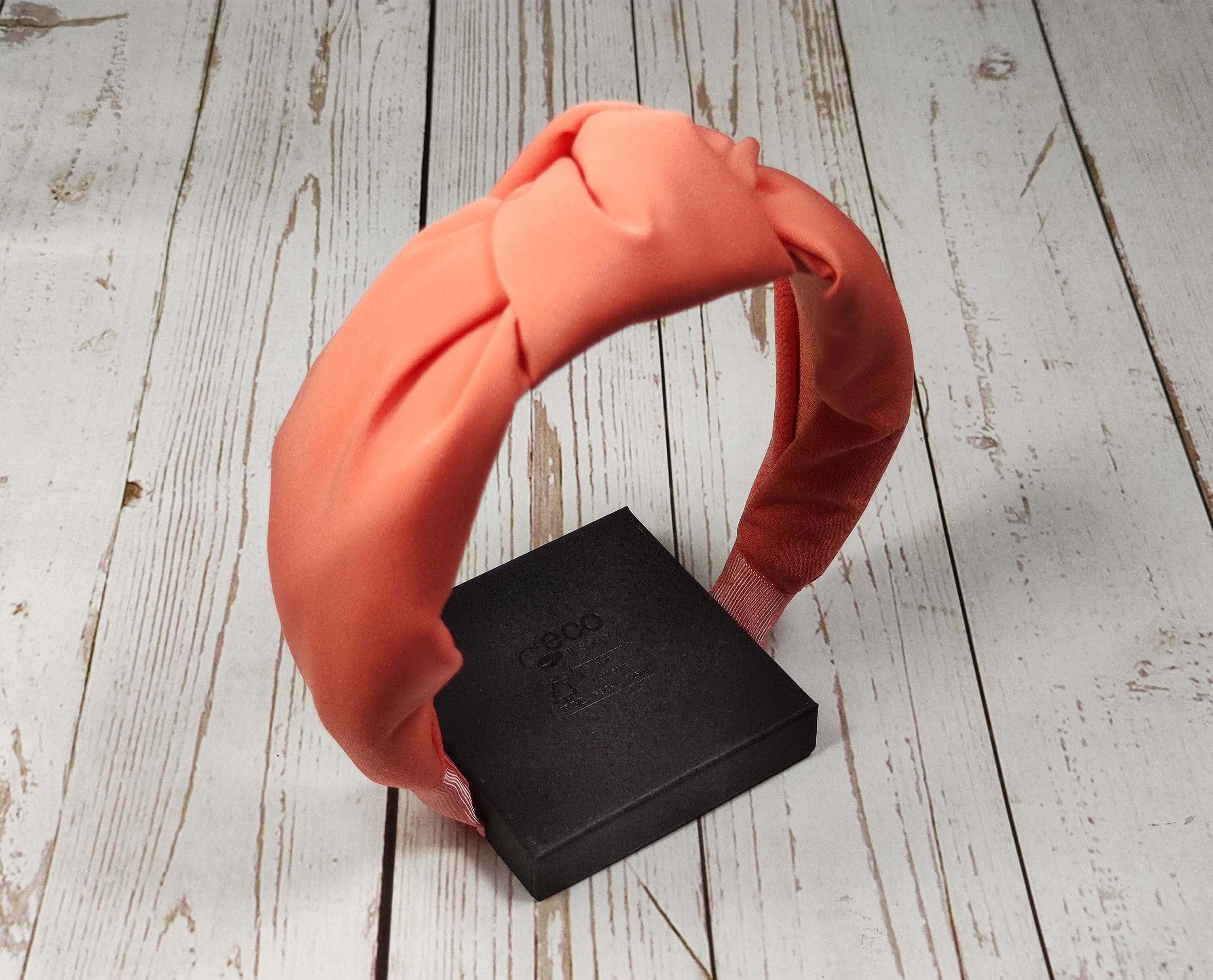 Keep your hair looking fabulous all summer long with our range of padded hairbands in assorted colors! From coral orange to brilliant blue, we have the perfect color for you!