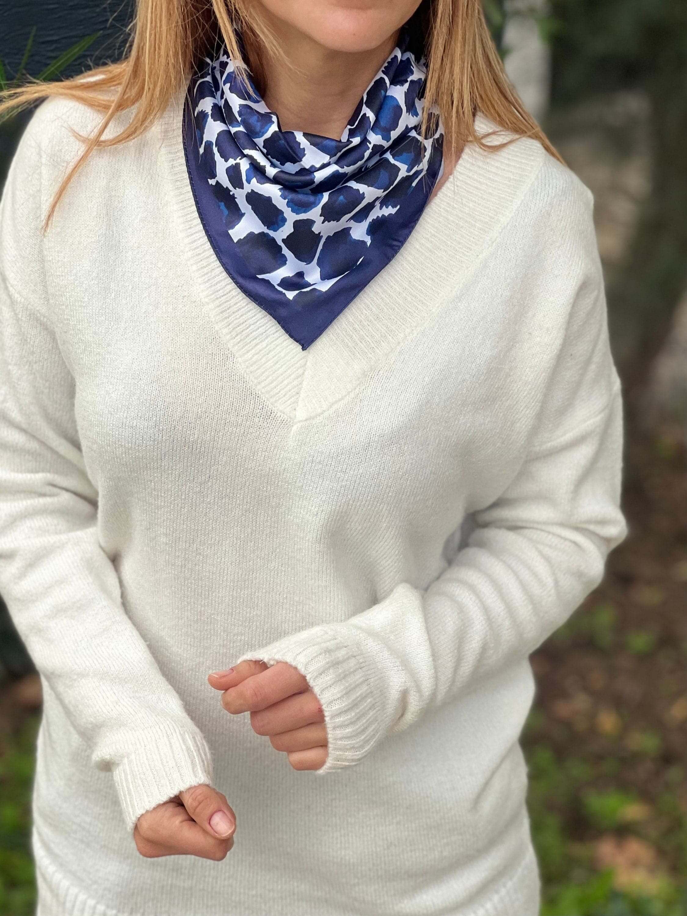 Elevate her accessory collection with this 100% satin scarf, featuring a trendy leopard print in navy blue.