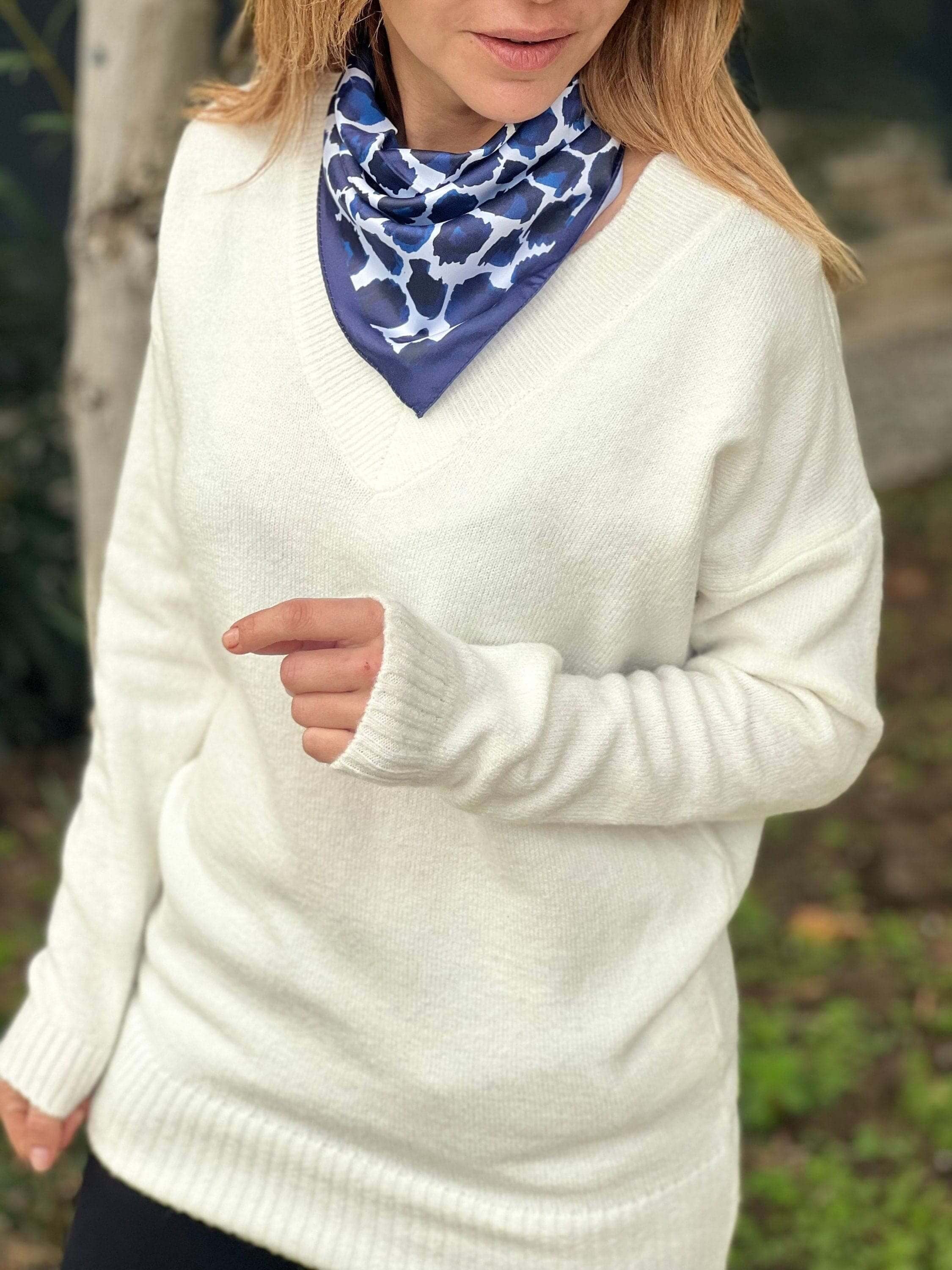 Treat her to a versatile and stylish accessory with this 100% satin scarf, perfect for wearing as a head or neck scarf.