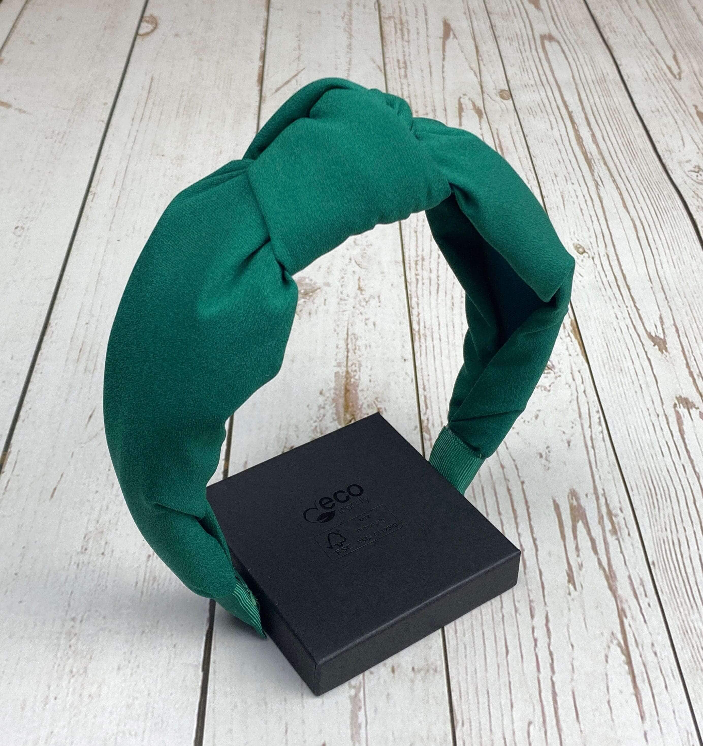 Looking for a stylish headband to add a little flare to your outfit? Check out our range of headbands for women that are made from different materials and colors. Including dark green, knotted headband, wide headband, and more!