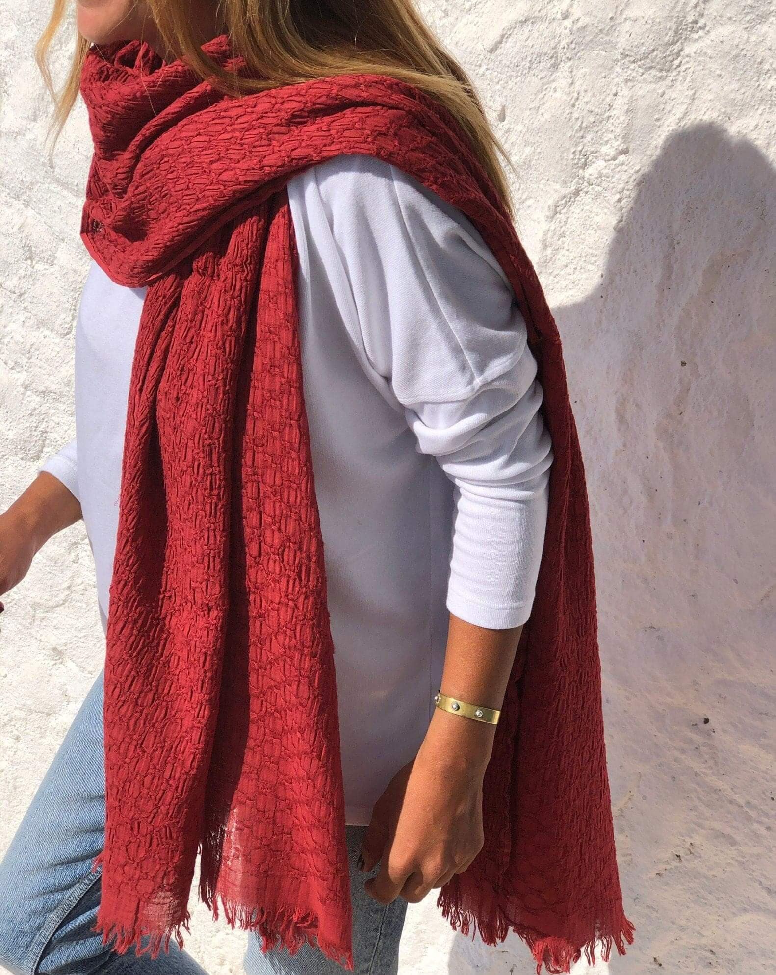 Recently, scarves have been worn by both men and women for protection purposes while adding a touch of elegance and beauty to their outfits. Middle Eastern women often wear a scarf as an accessory to keep warm
