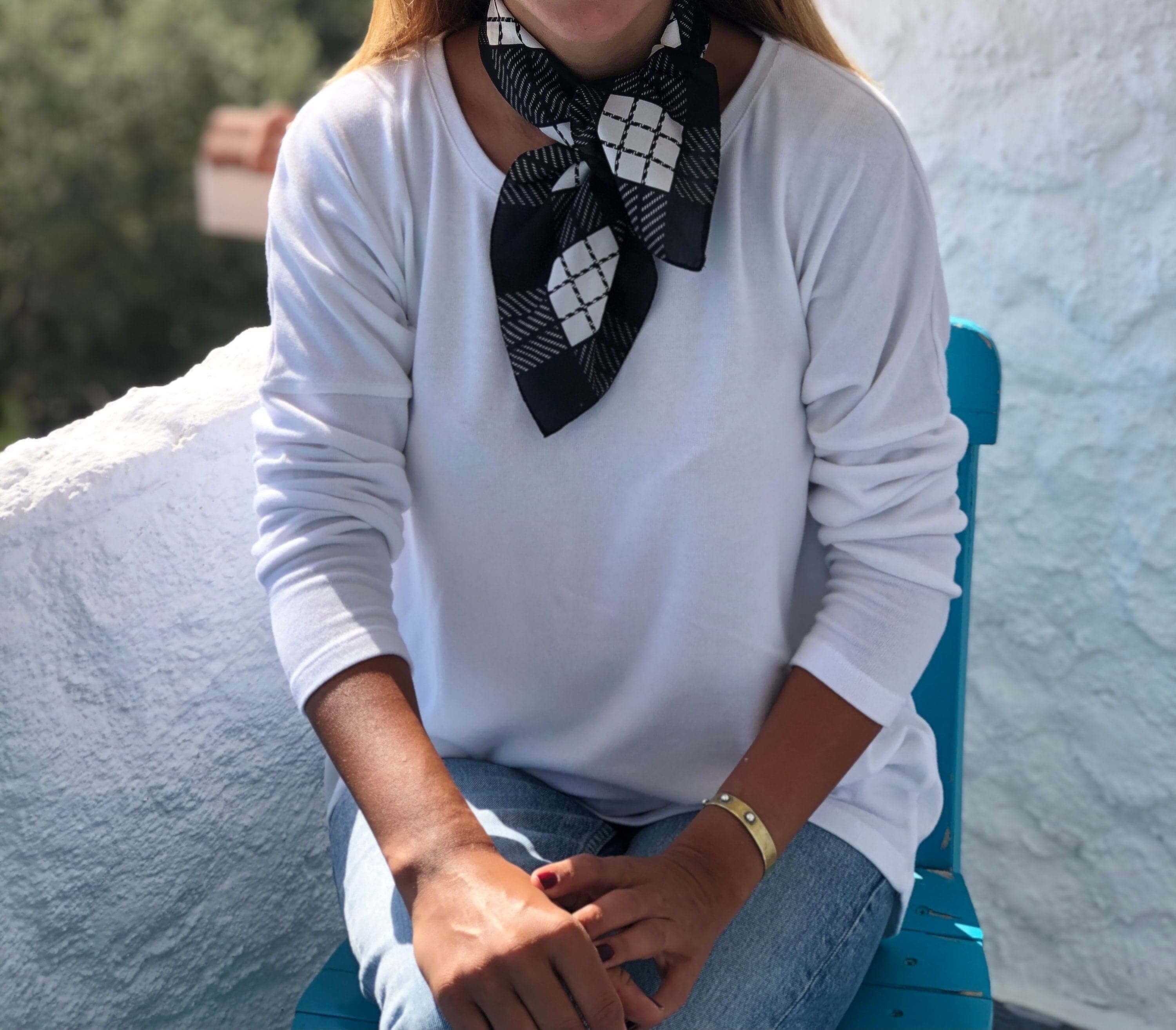 Upgrade your wardrobe with our Square Head Scarf! This versatile piece can be styled in various ways, whether you wear it as a headband, neck scarf or even tied to your purse.