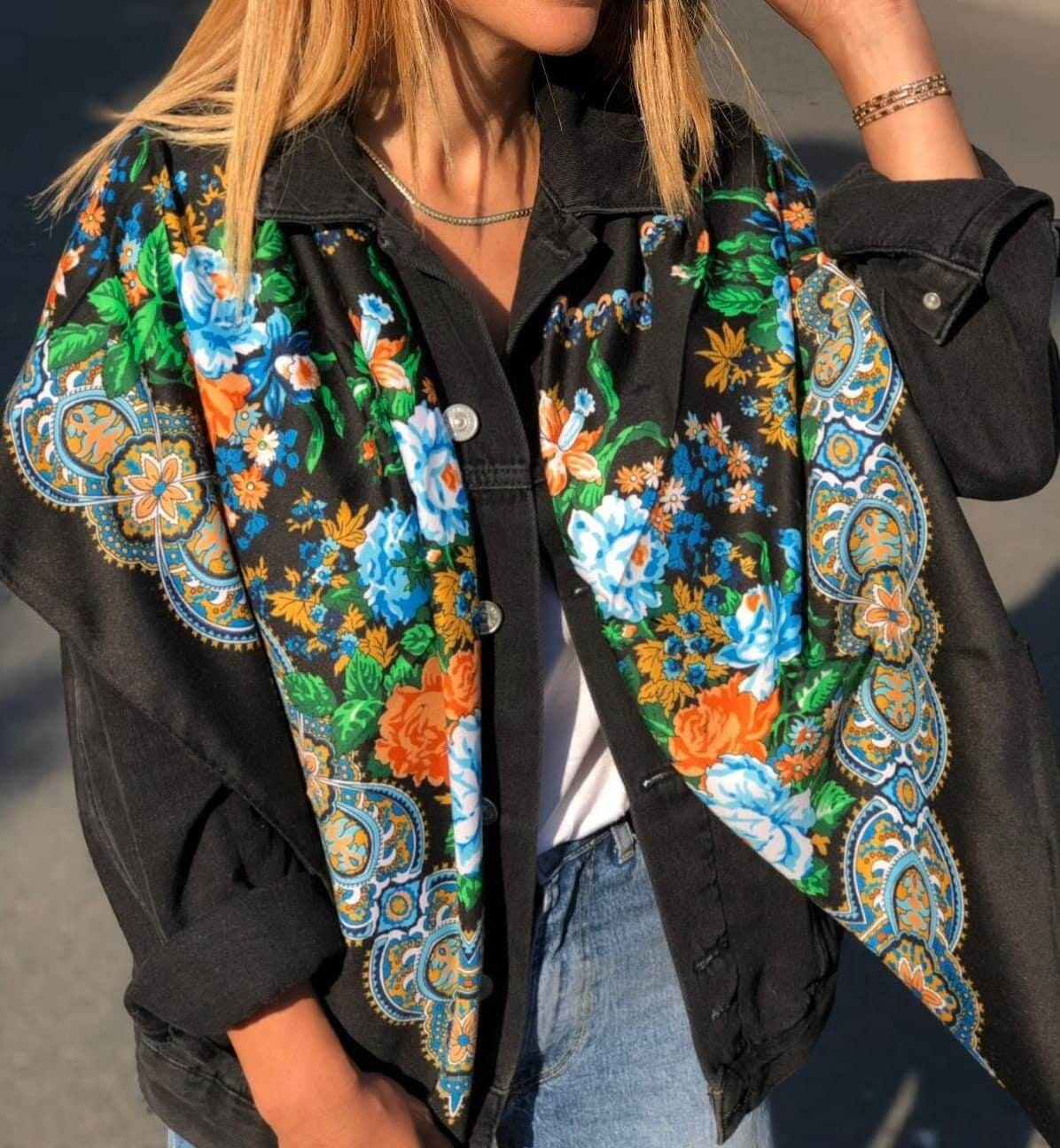 Add a pop of color to your outfit with this black and multicolor floral cotton scarf - the perfect accessory for spring and autumn.