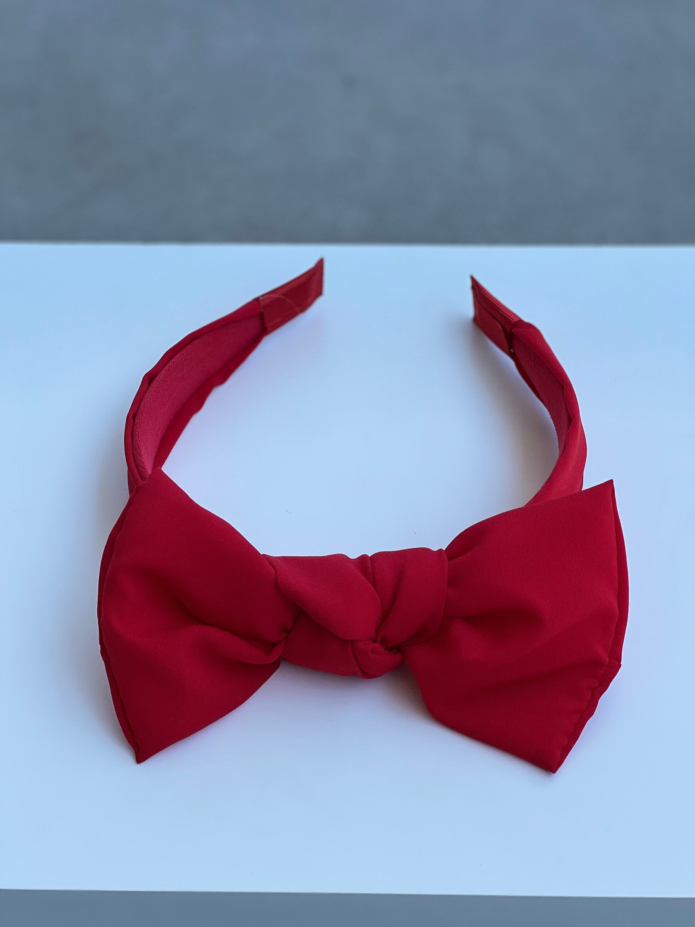Stay comfortable and stylish with this classic red tie headband, made from soft red viscose crepe.