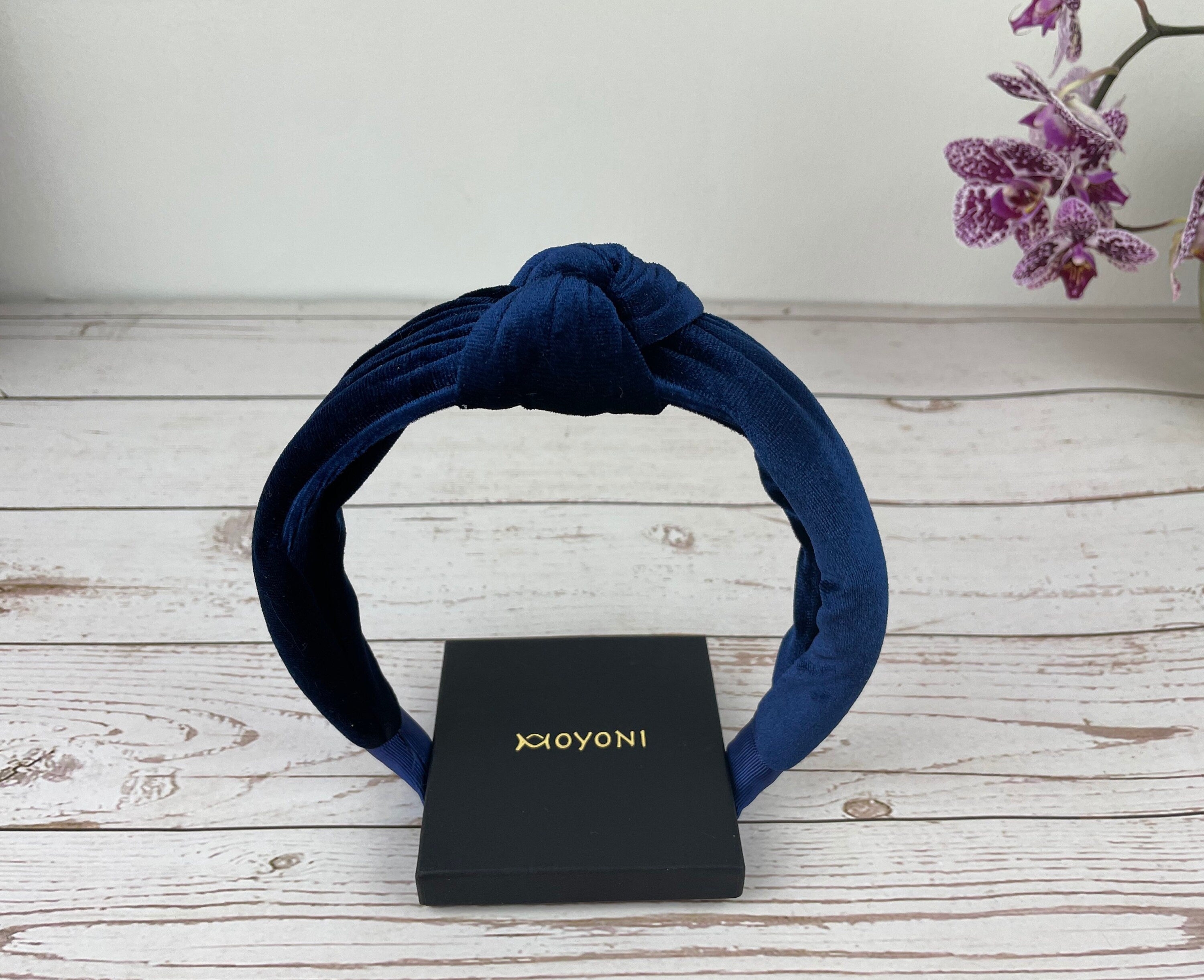 Stay on-trend with this fashionable Hairband without Padded - designed for a comfortable and secure fit, without sacrificing style.