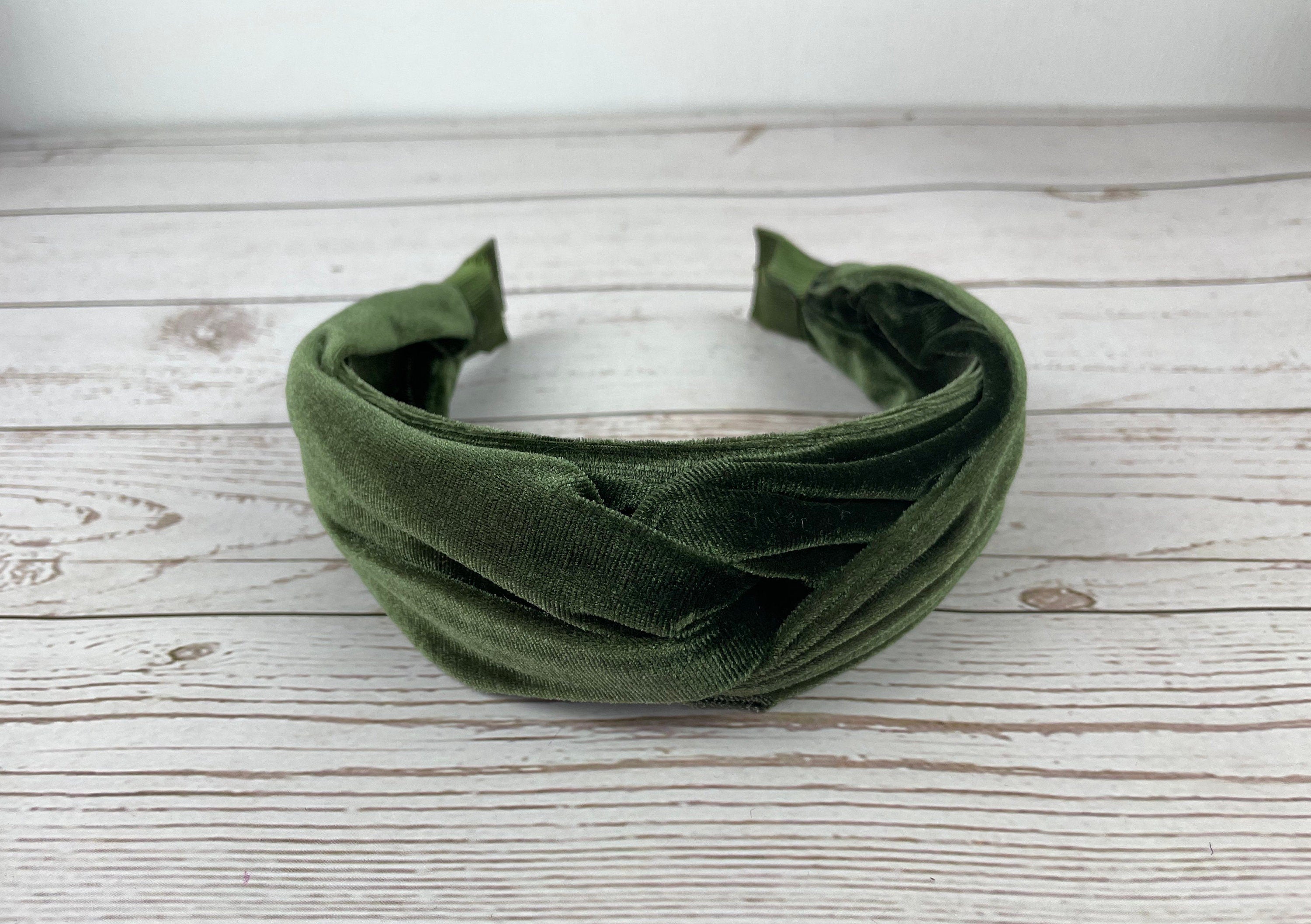 If you&#39;re looking for a chic and versatile accessory, this braided velvet headband is the perfect choice. The army green color is both trendy and timeless, and the braided design adds a touch of bohemian flair.